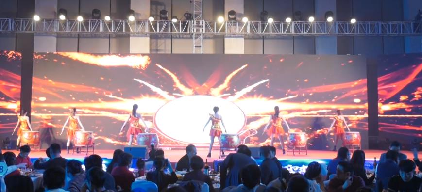 <b>濟(jì)南年會(huì)演出開(kāi)場(chǎng)舞大氣紅鼓表演</b>